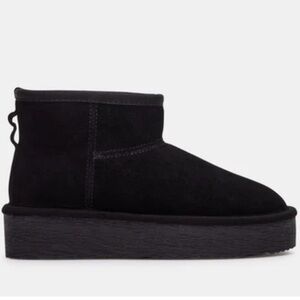 Steve Madden Comfy Black Suede Boots 7